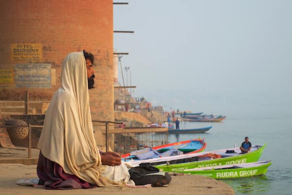 Tulsi Ghat montrant navigation, aspects religieux et vues littorales