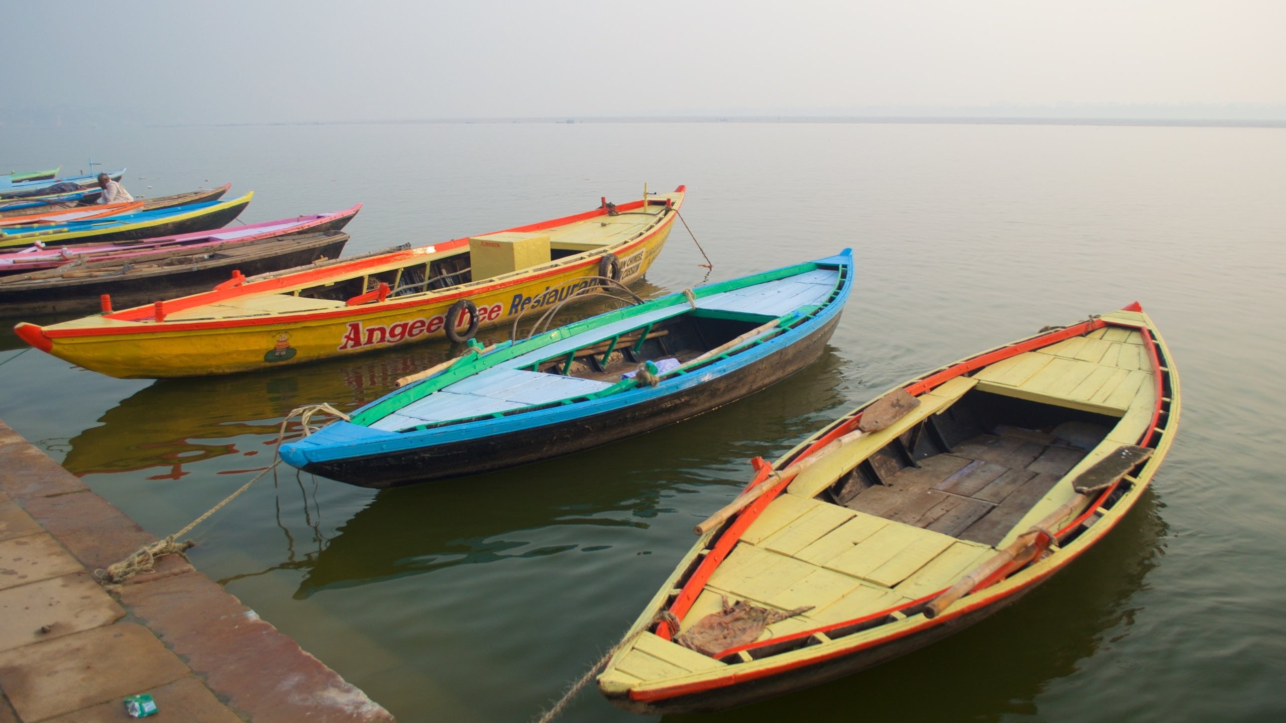 瓦拉那西 其中包括 海灣或海港 和 划船