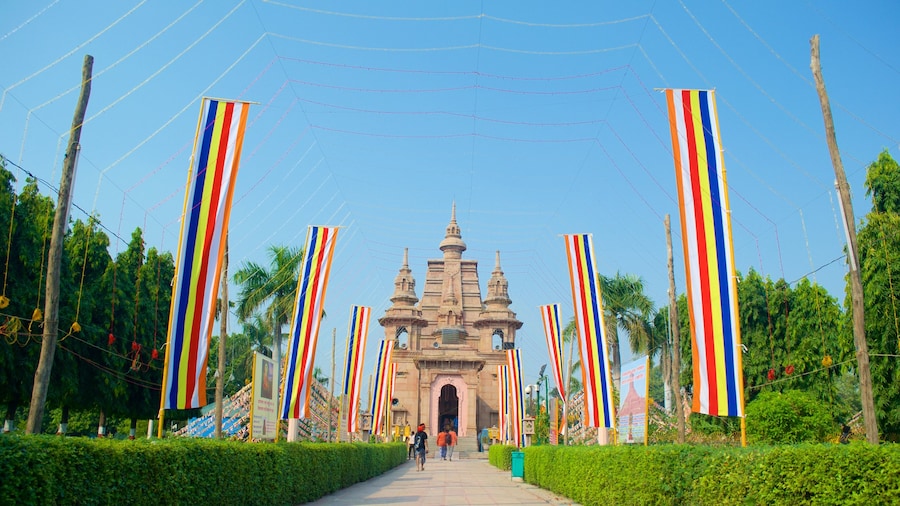 Mulagandha Kuti Vihara Monastery showing street scenes, religious elements and heritage architecture