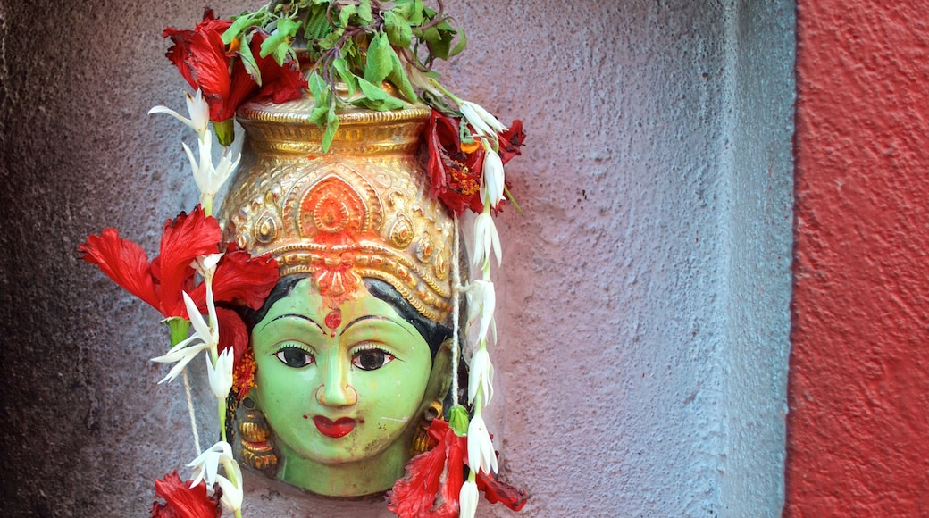 Temple de Durga montrant éléments religieux