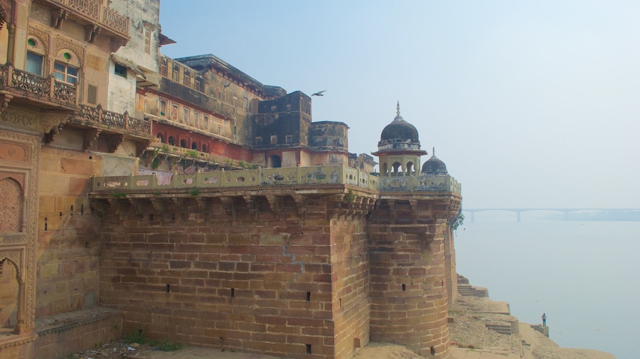 Ramnagar Fort which includes a ruin, heritage elements and a house