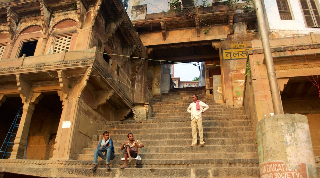 Tulsi Ghat 及び 家族