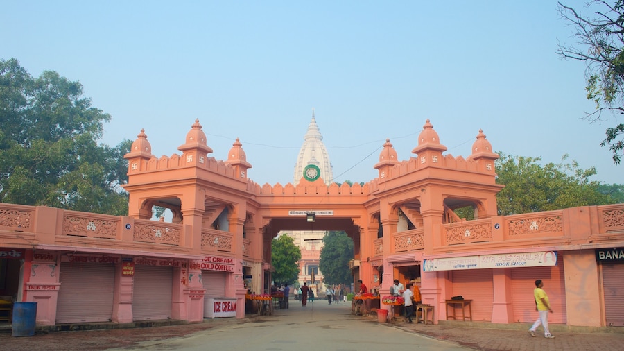 Templo Nuevo de Vishwanatha, Benarés, India mostrando aspectos religiosos, arquitectura patrimonial y un templo o sitio de culto