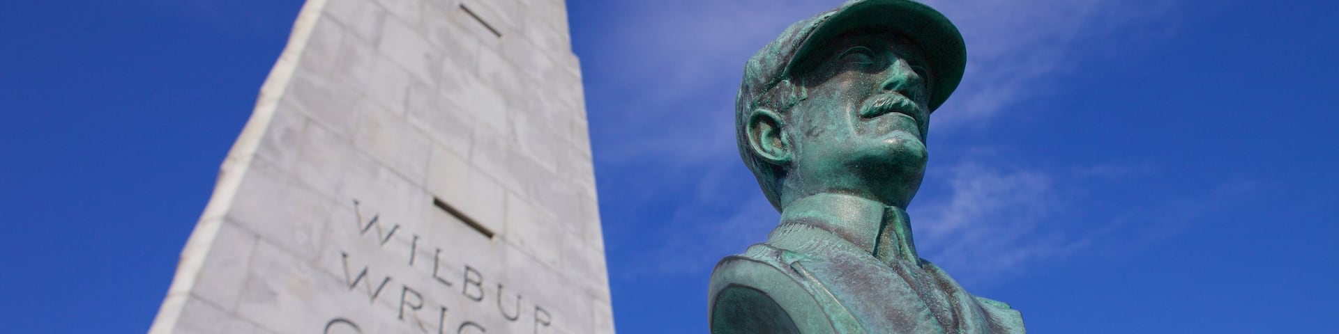 Wright Brothers National Memorial showing a statue or sculpture