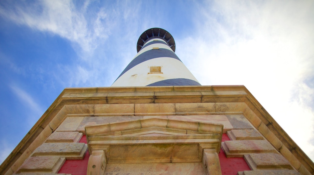 Cape Hatteras Lighthouse mostrando un faro