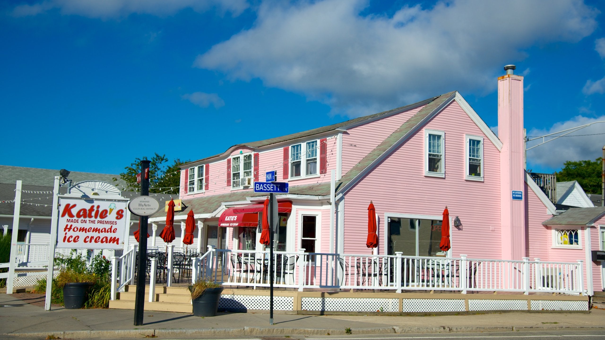 Hyannis featuring a house and shopping