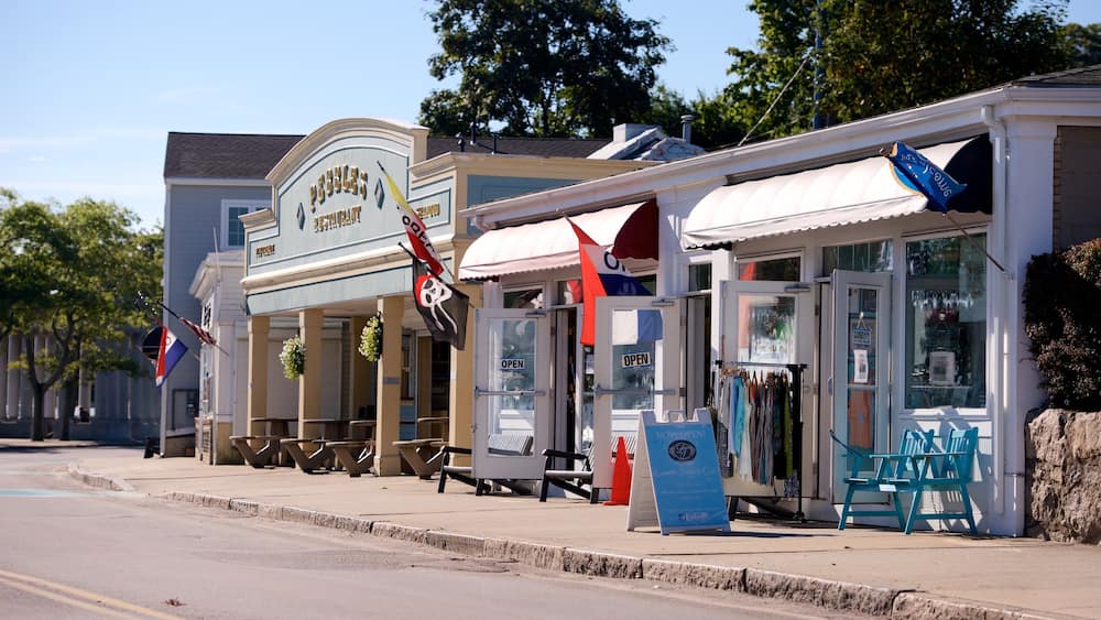 Plymouth mettant en vedette shopping