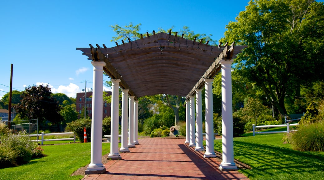 Brewster Gardens which includes a garden