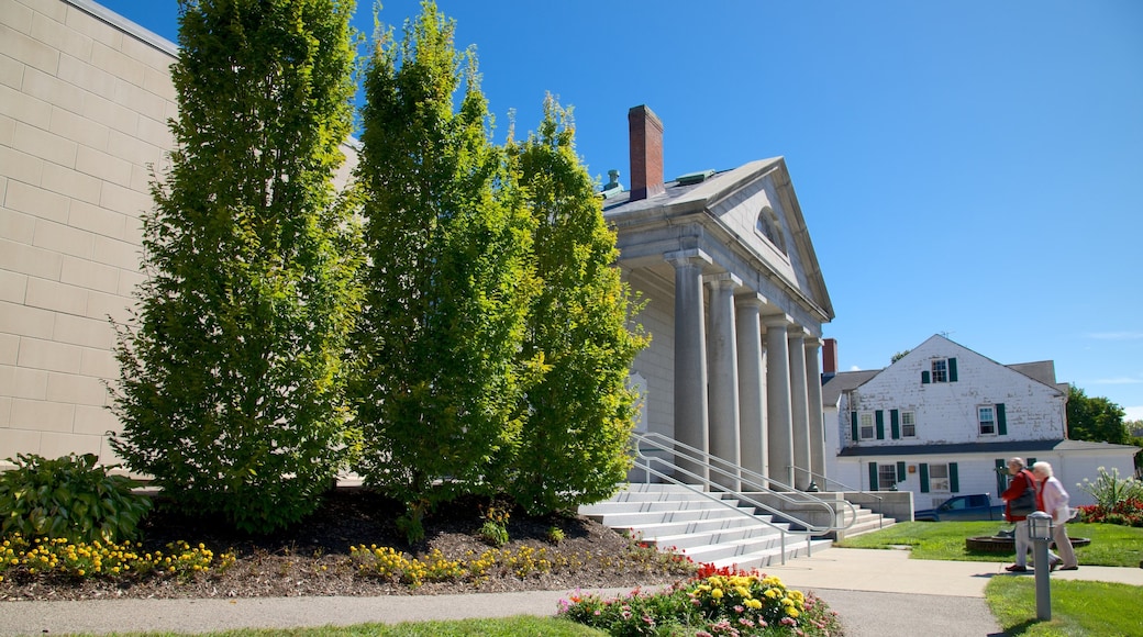 Pilgrim Hall Museum showing flowers