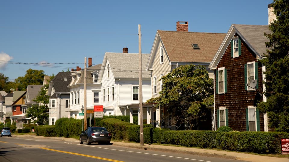 Plymouth mettant en vedette maison