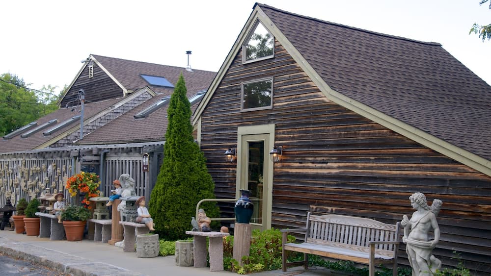 Brewster qui includes maison