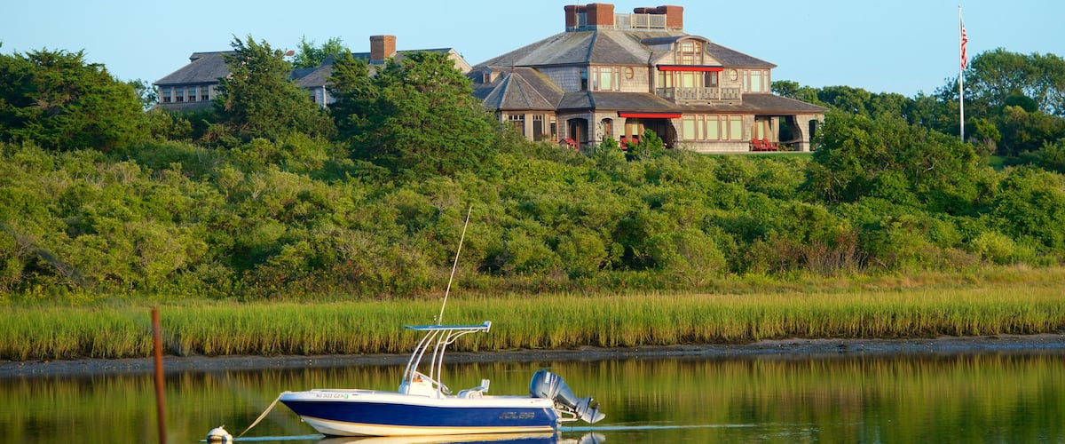 Chatham bevat een huis en varen