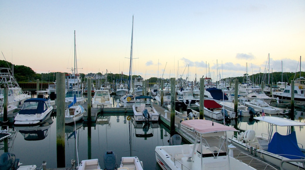 Harwich showing a marina