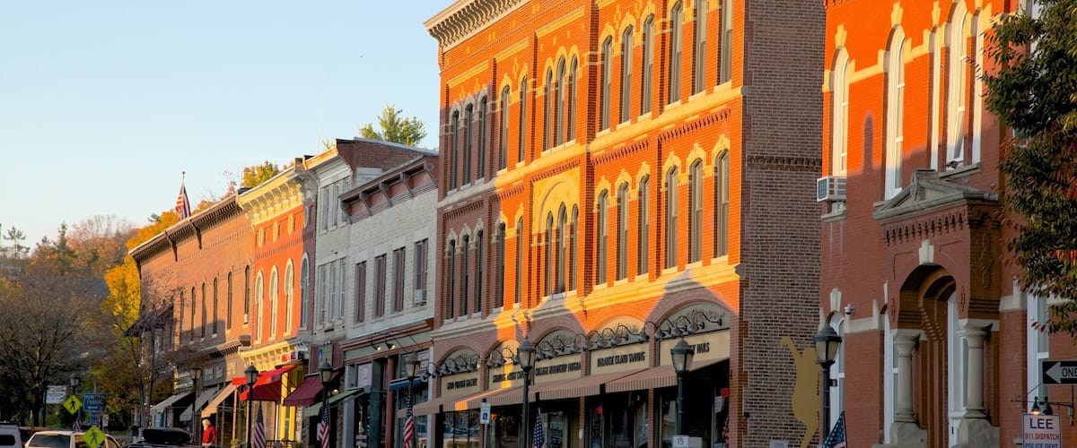 Lee showing street scenes