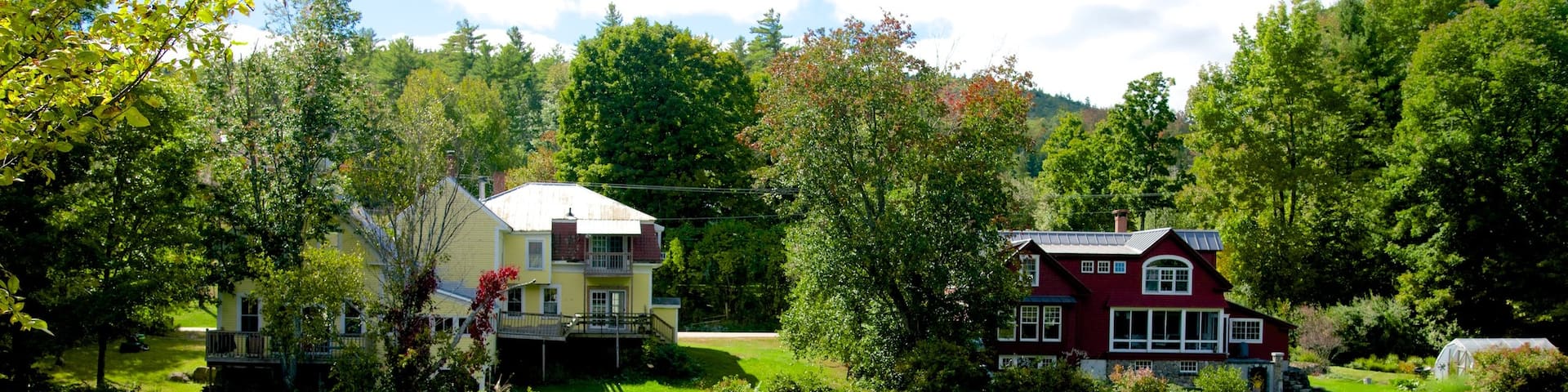 タムワース 表示 湖あるいは泉 と 家屋