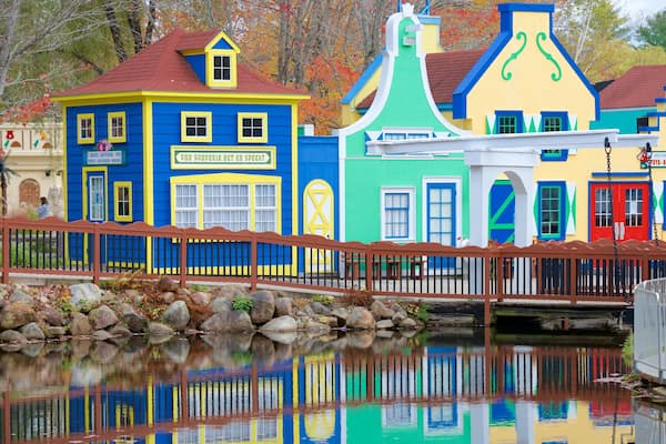 Parc à thème Story Land mettant en vedette balades