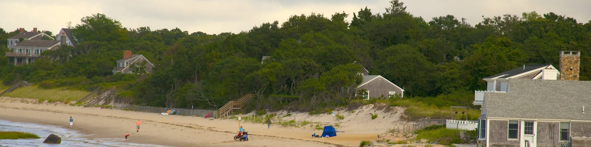 Breakwater Beach showing a beach