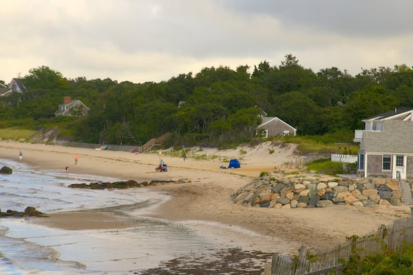 Breakwater Beach montrant plage de sable