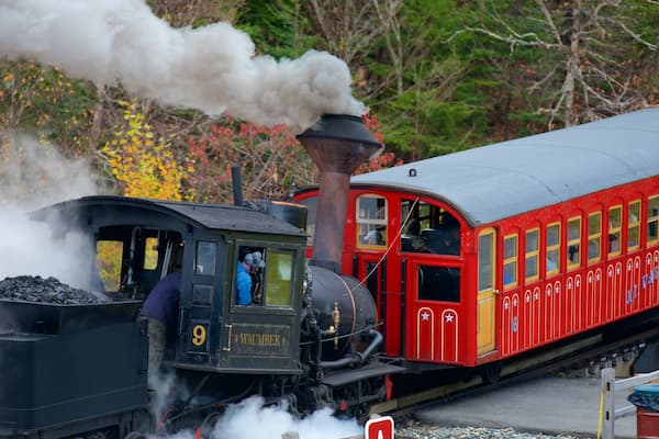 Mount Washington Cog Railway welches beinhaltet Eisenbahnbetrieb