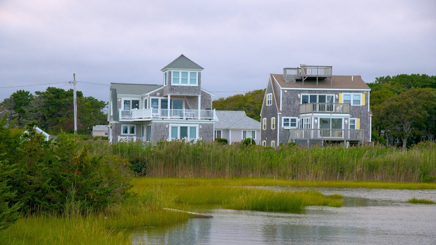 Kalmus Beach which includes a house and a lake or waterhole