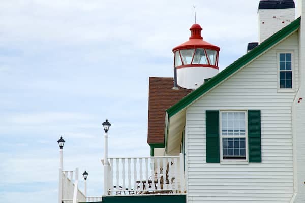 Bass River Lighthouse montrant phare et maison