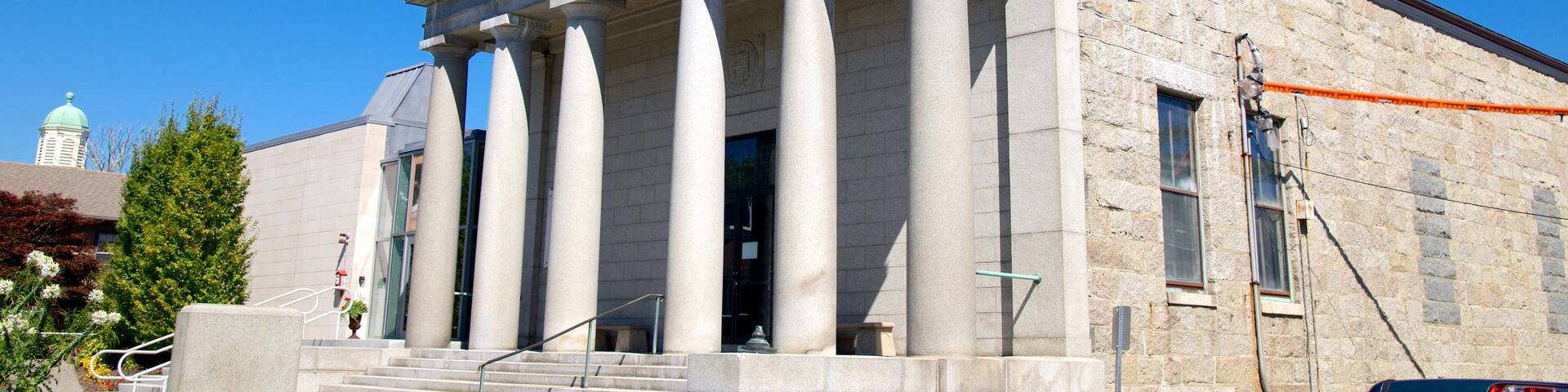 Pilgrim Hall Museum featuring heritage architecture