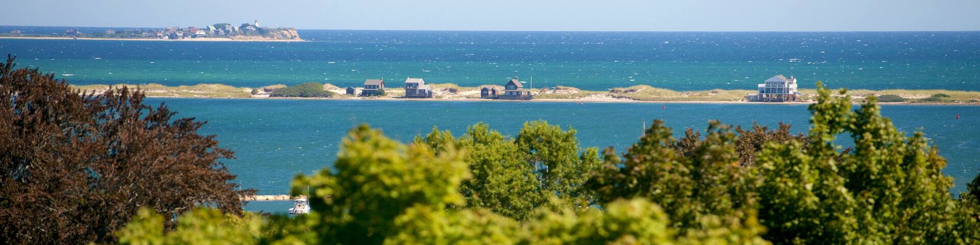Burial Hill das einen allgemeine Küstenansicht