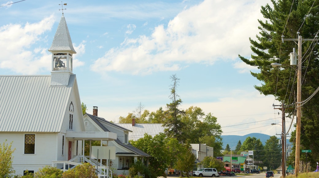 New Hampshire có tính năng cảnh đường phố, nhà thờ và thị trấn nhỏ