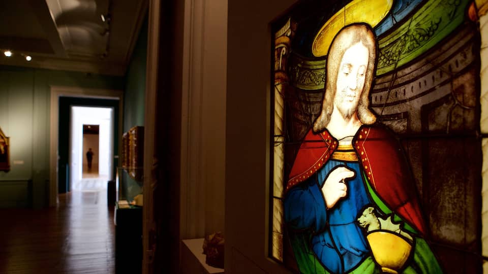 Musee des Beaux-Arts showing art and religious elements