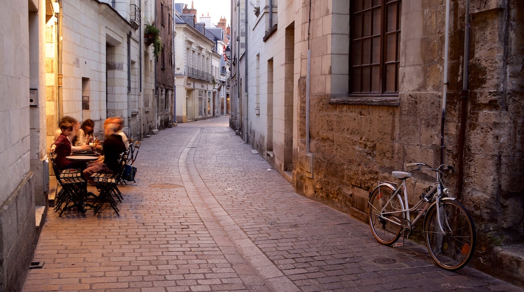 Tours qui includes sortie au restaurant, ville et scĂšnes de rue