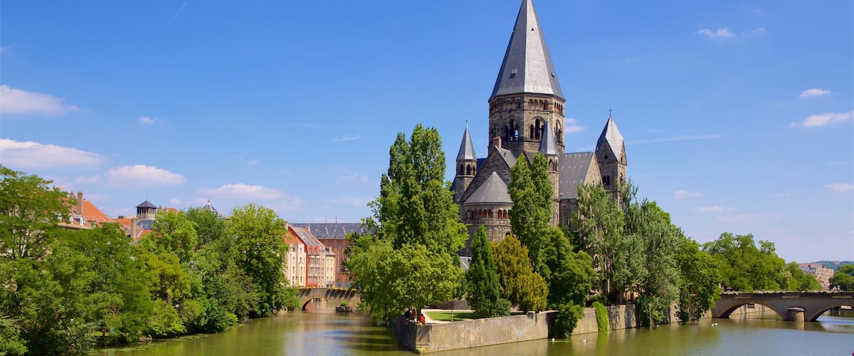 Metz which includes a river or creek, a bridge and heritage elements