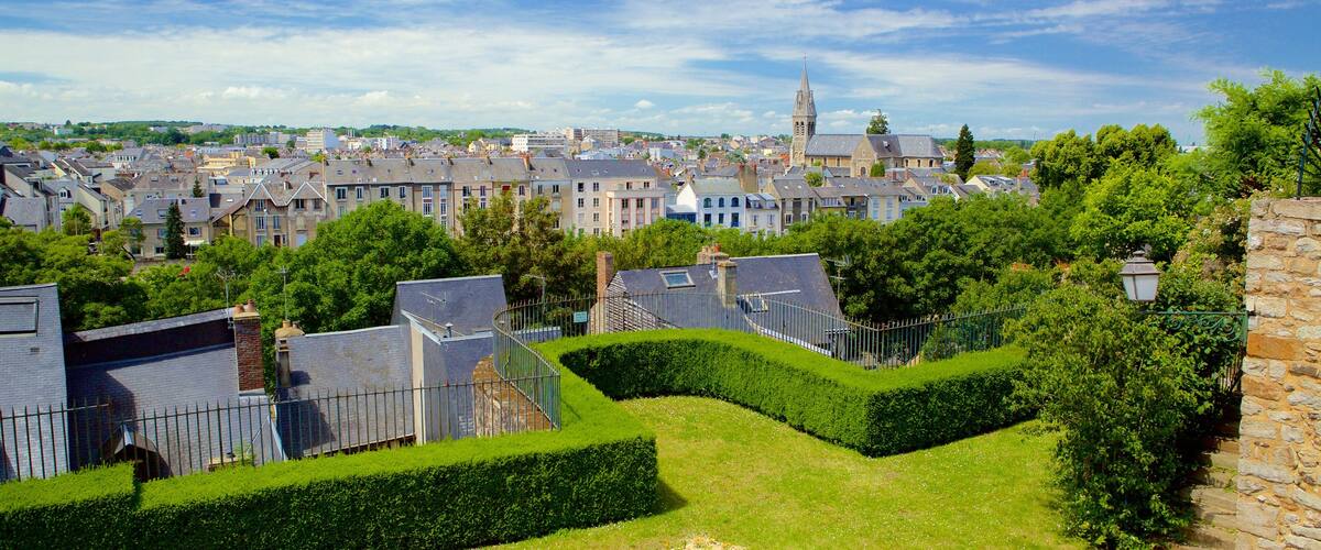 Le Mans montrant parc, petite ville ou village et ville