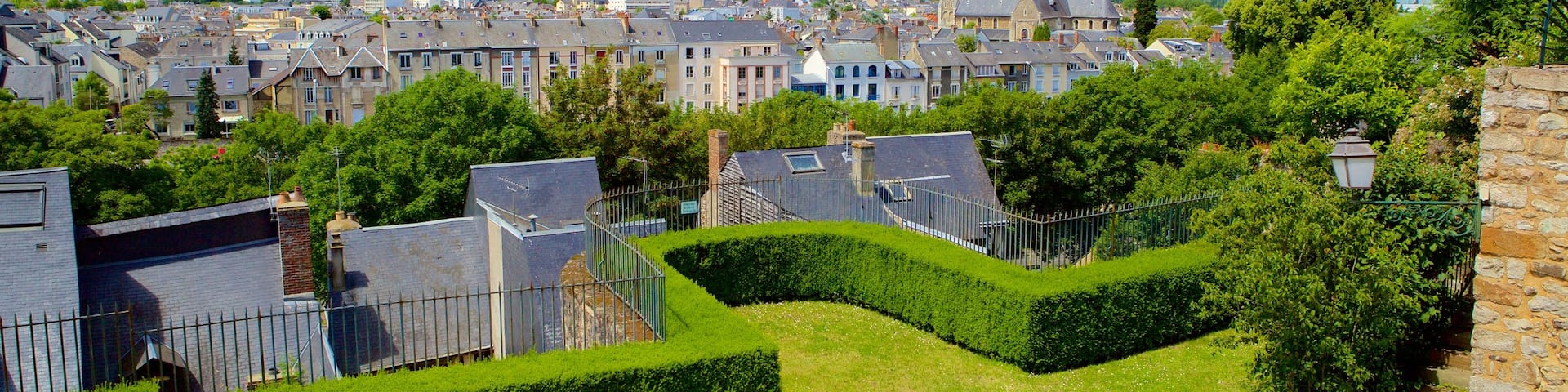 Le Mans welches beinhaltet Park, Kleinstadt oder Dorf und Stadt