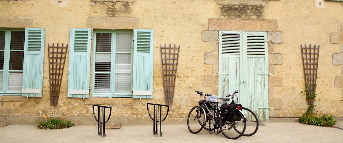 Alencon which includes heritage elements