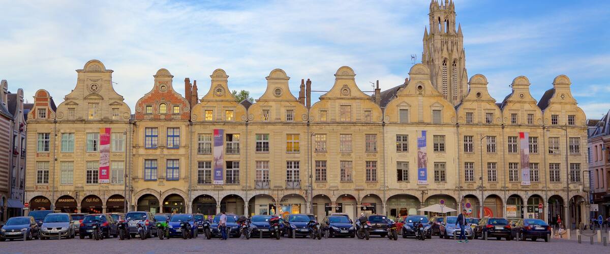 Place des Heros featuring perintökohteet