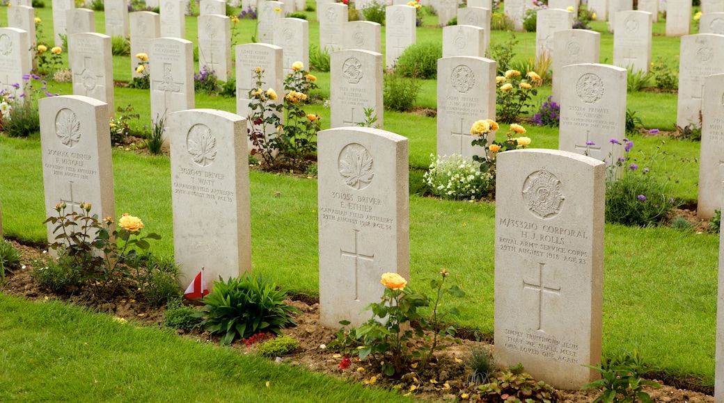 Arras War Cemetery featuring a cemetery