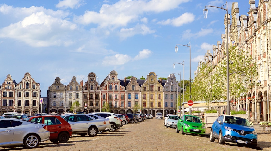 Grand Place which includes a house, street scenes and heritage elements