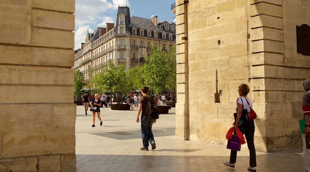 Dijon showing street scenes, heritage architecture and a city