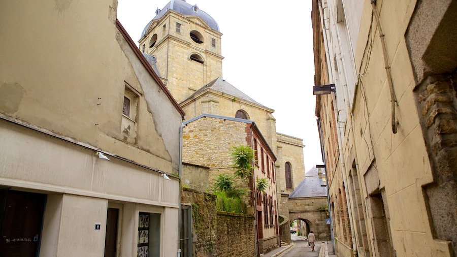 Alençon che include architettura d\'epoca, città e oggetti d\'epoca