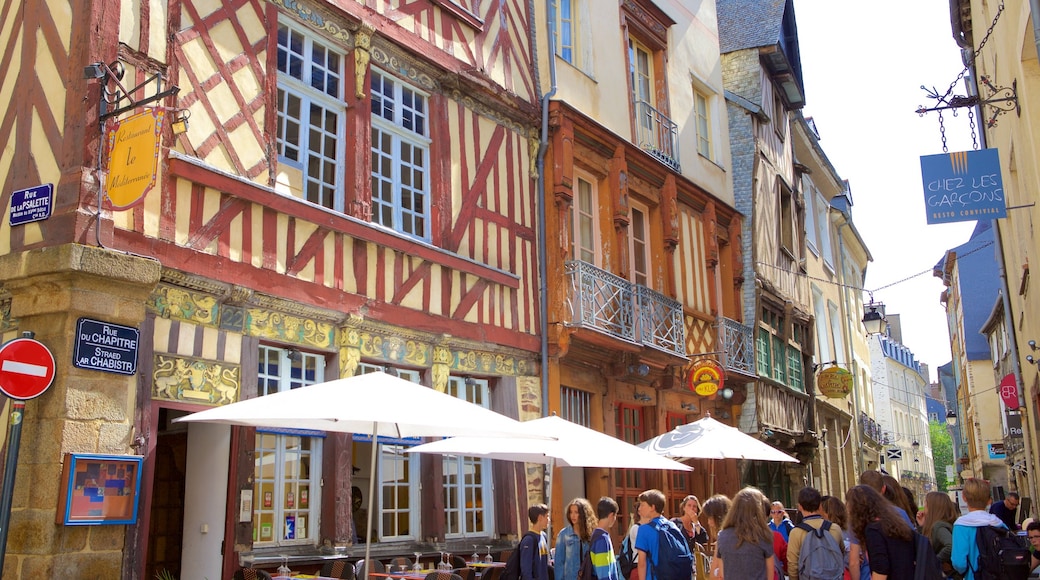 Rennes which includes street scenes and café lifestyle as well as a large group of people