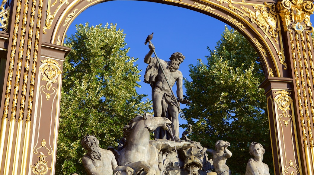 Place Stanislas som visar en staty eller skulptur och historiska element