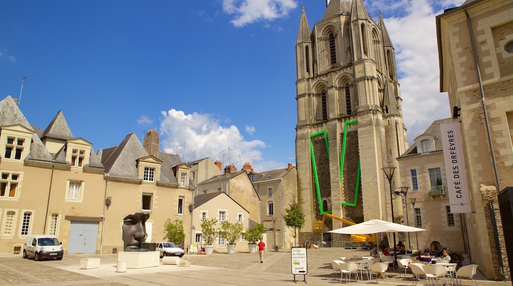 Angers ofreciendo un parque o plaza