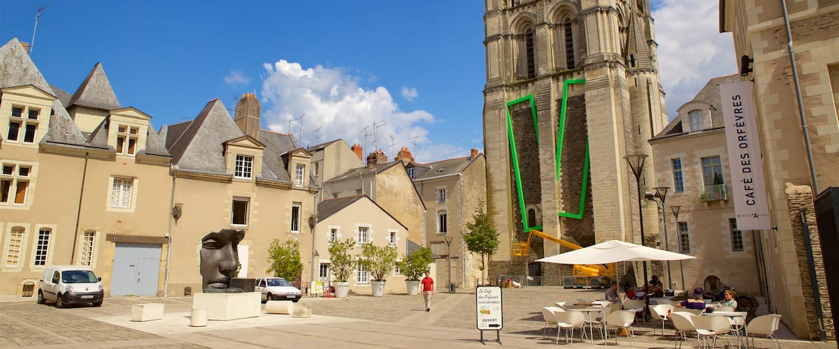 Angers ofreciendo un parque o plaza