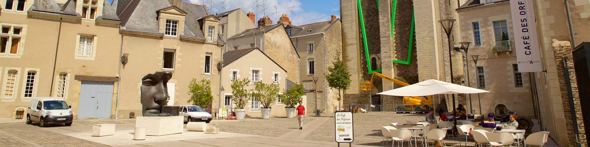 Angers mettant en vedette square ou place