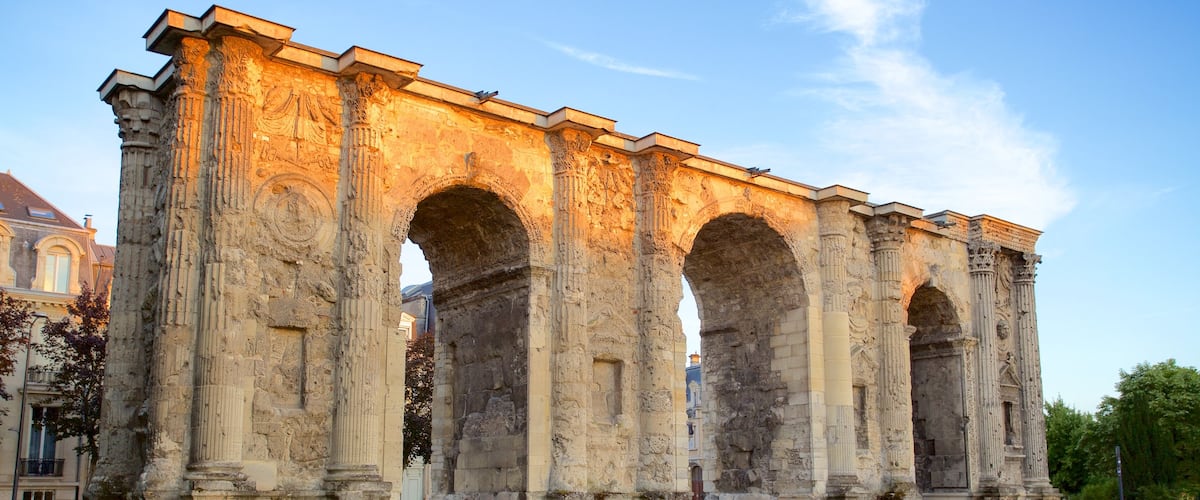 Puerta de Marte mostrando patrimonio de arquitectura, elementos del patrimonio y ruinas de edificios