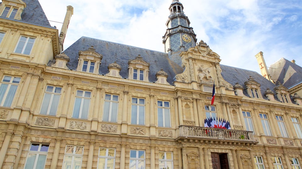 Reims mit einem historische Architektur und Geschichtliches