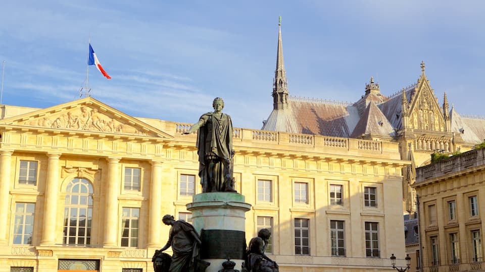 Reims das einen historische Architektur, Geschichtliches und Statue oder Skulptur