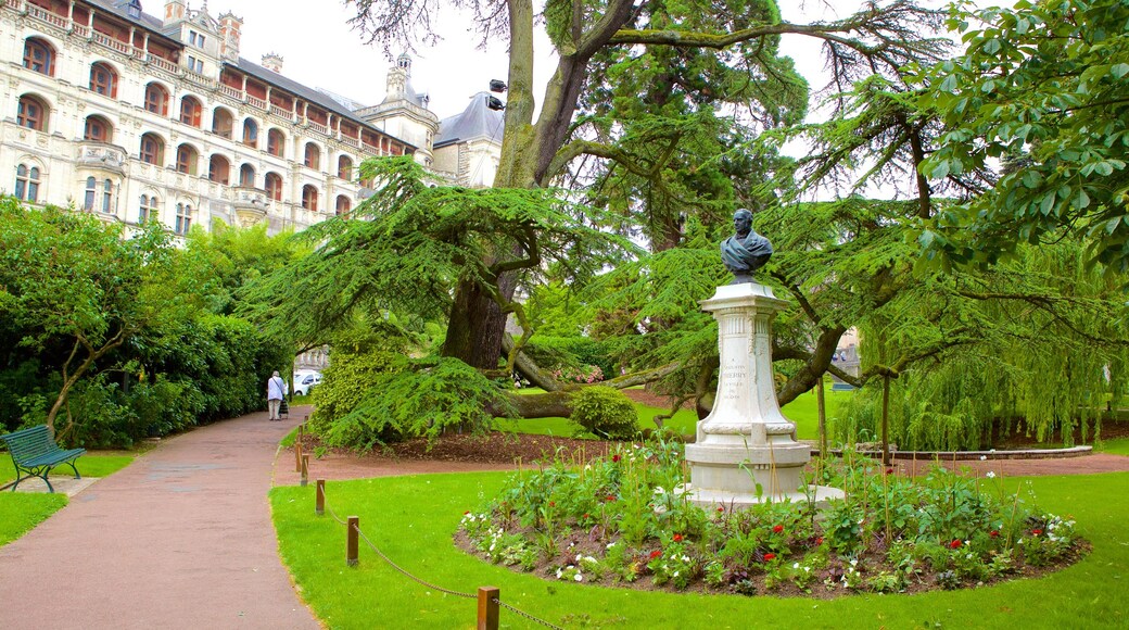 Blois showing a statue or sculpture and a garden