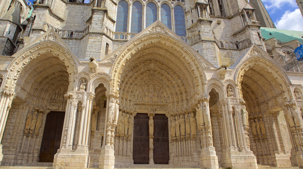 Chartres bevat historisch erfgoed en historische architectuur