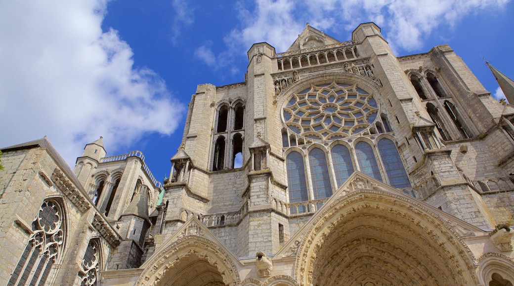 Chartres que inclui elementos de patrimônio, uma igreja ou catedral e arquitetura de patrimônio